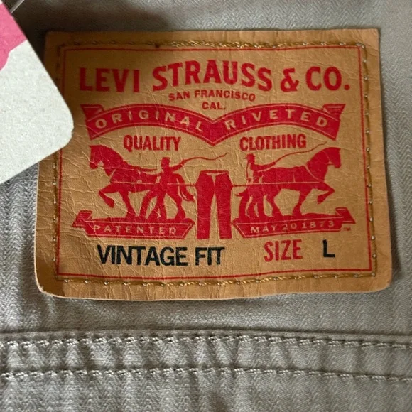 Levis trucker jacket. Mens size large. Brand new with tags - Picture 2 of 7